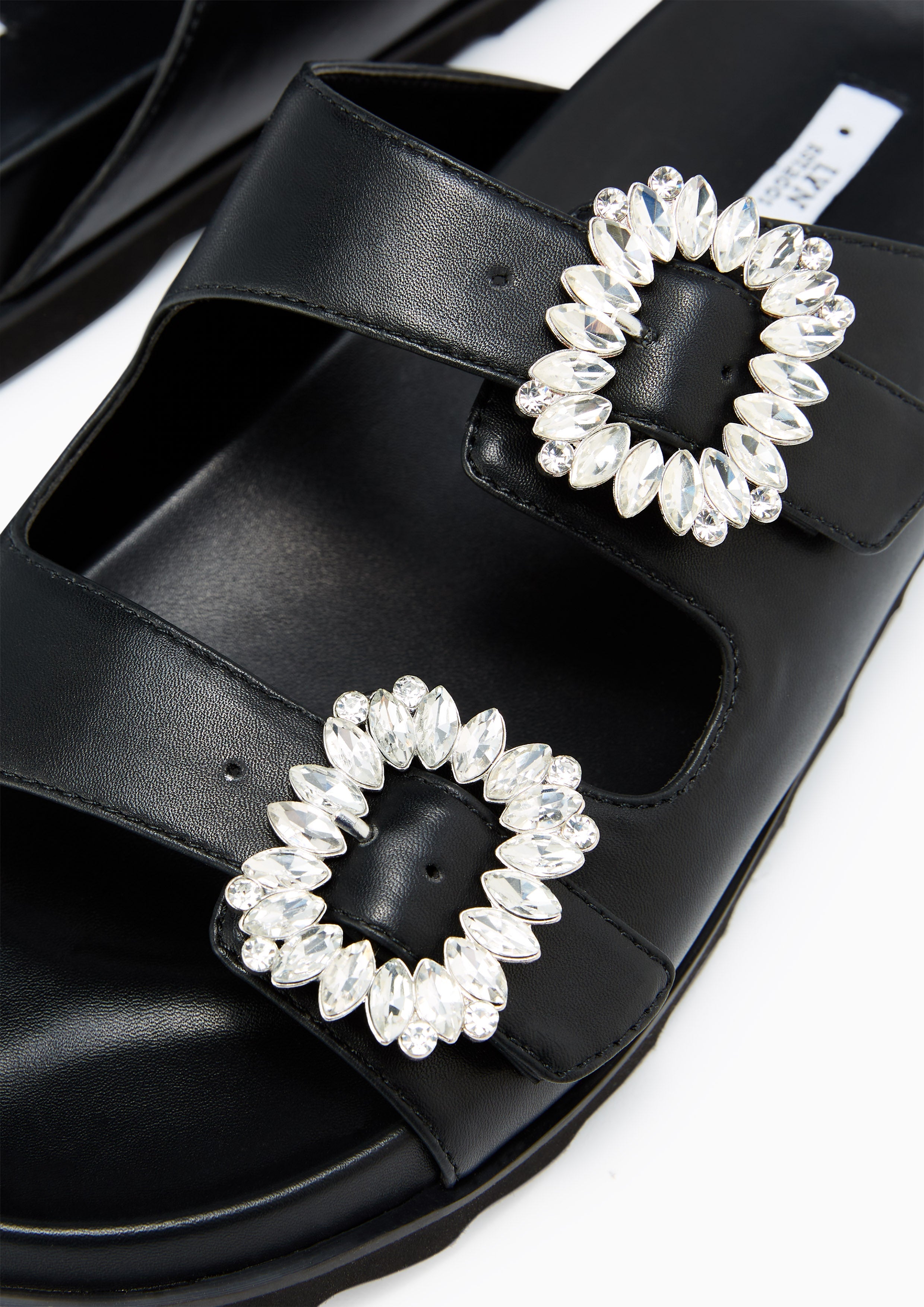 Veeni Plain Flat Sandals Black - Lyn TH