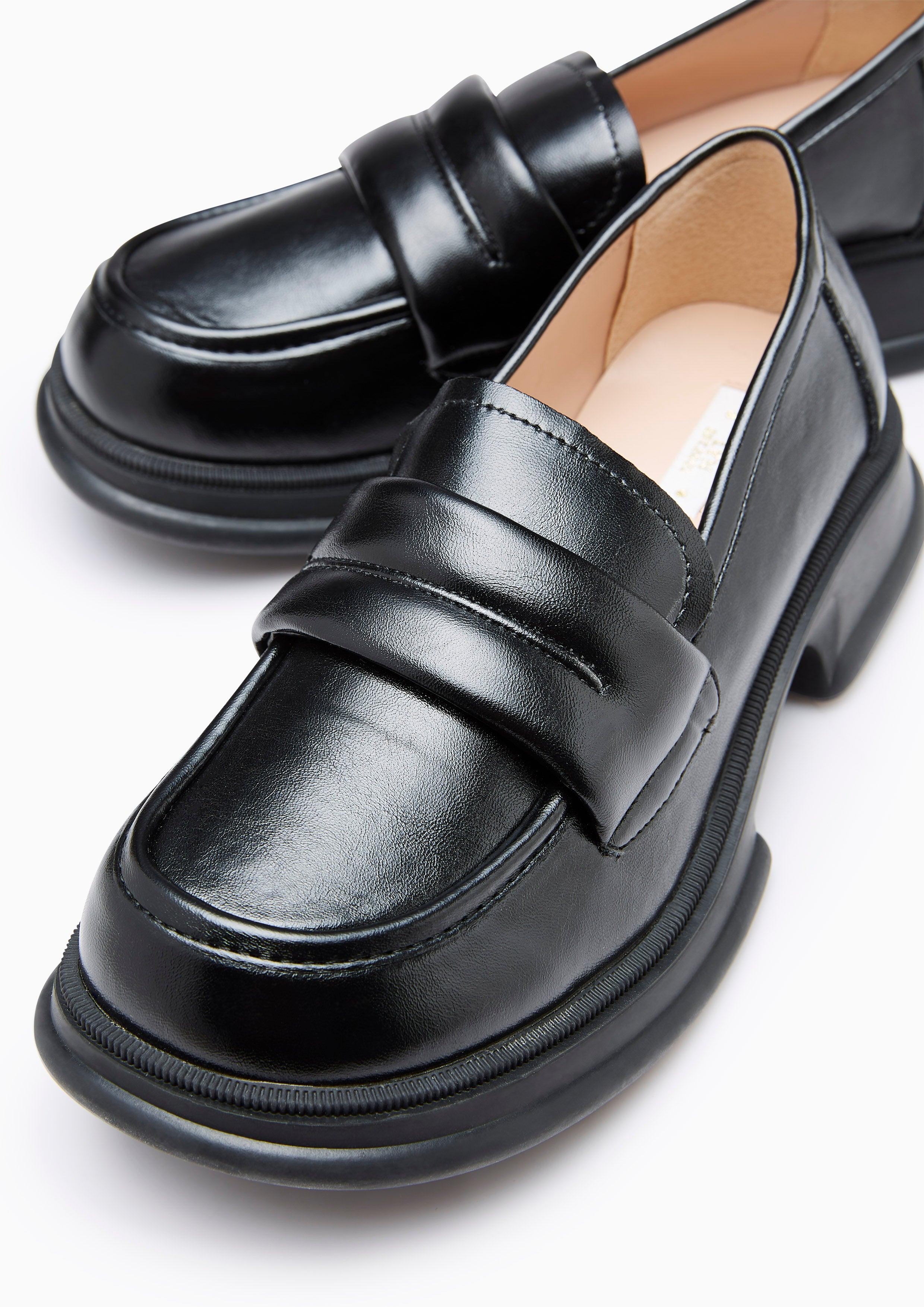 Bracing Loafers Black