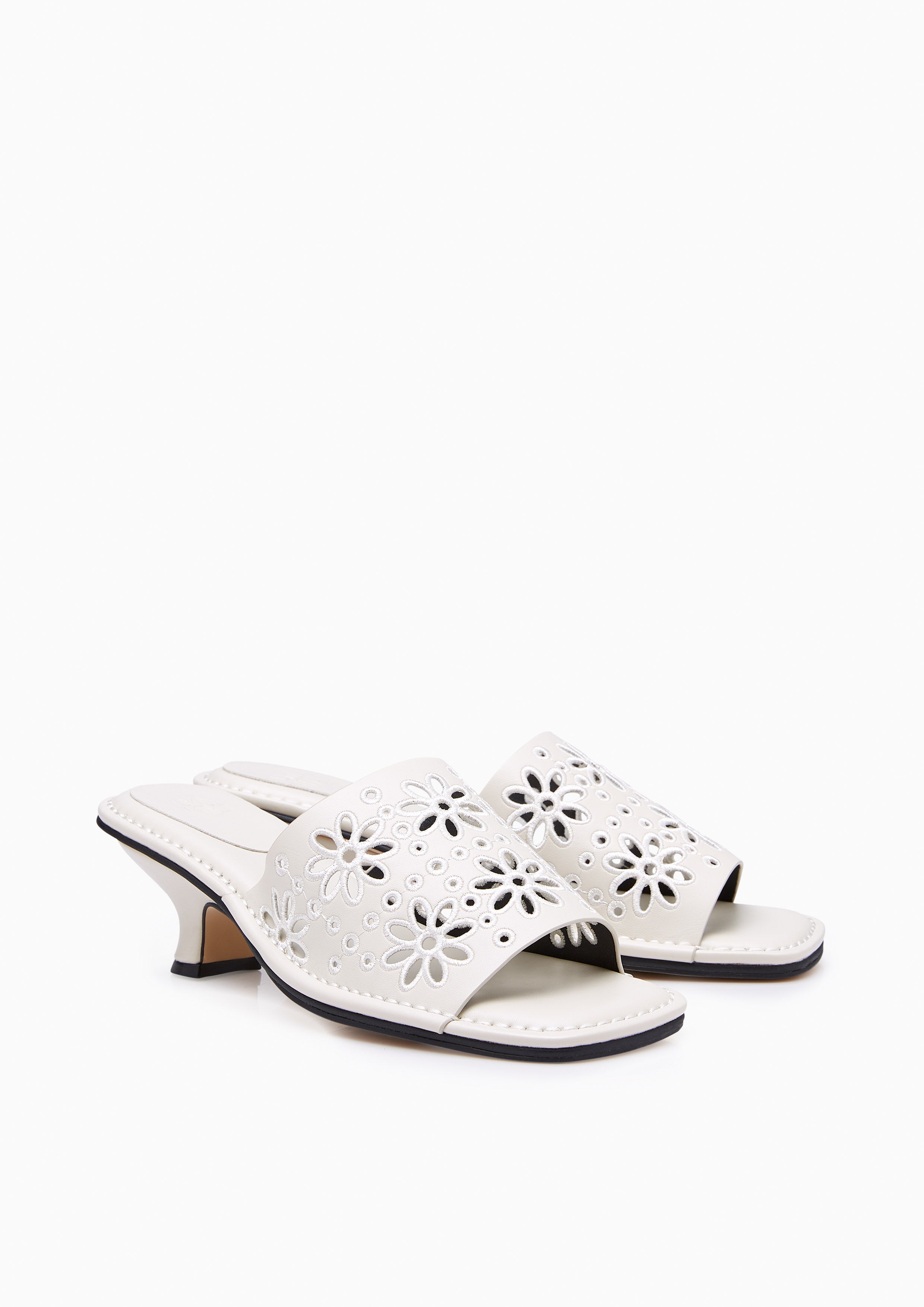 Barrett Sandals Ivory - Lyn TH