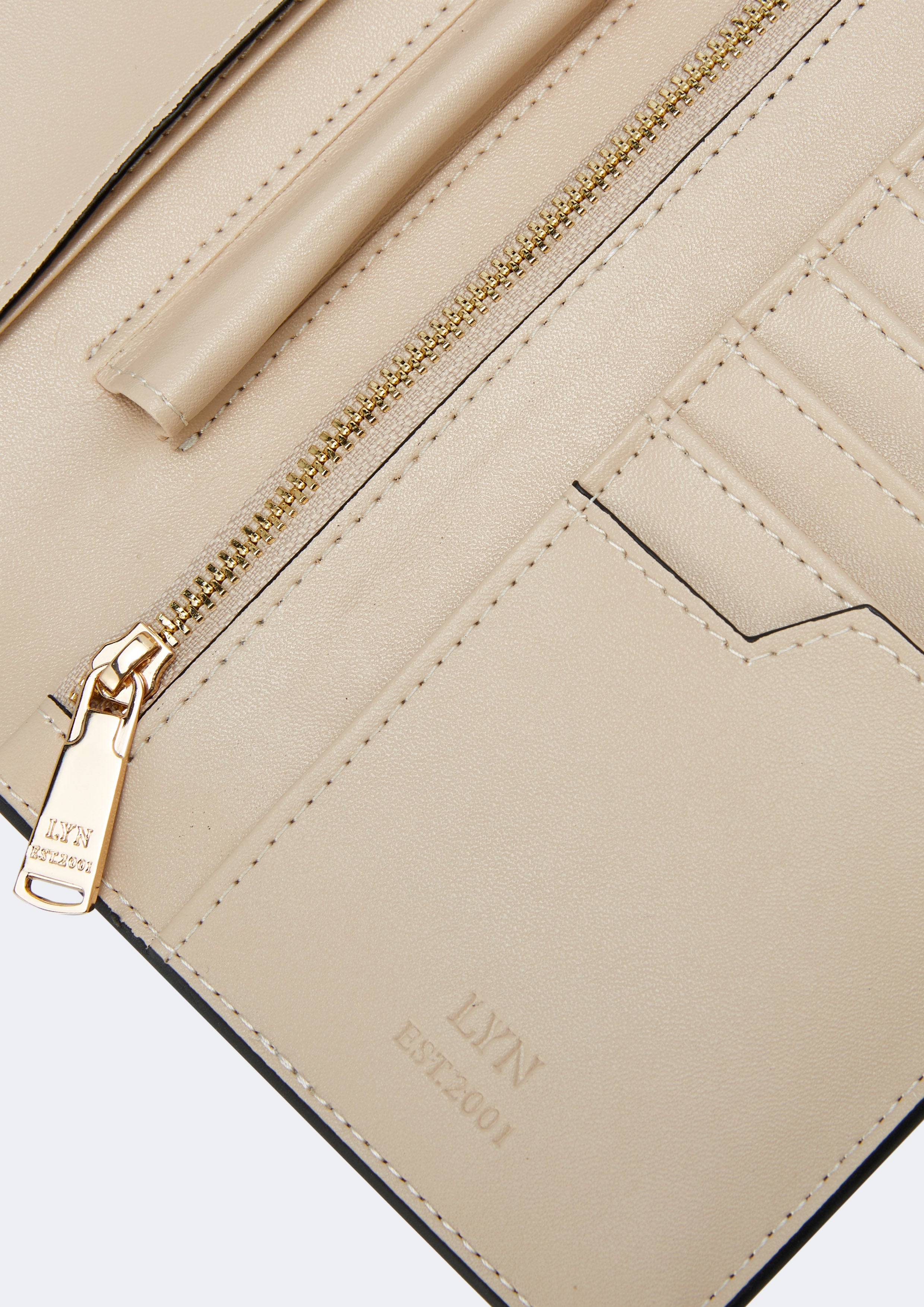 Essential Traveller Long Wallet Ivory - Lyn TH