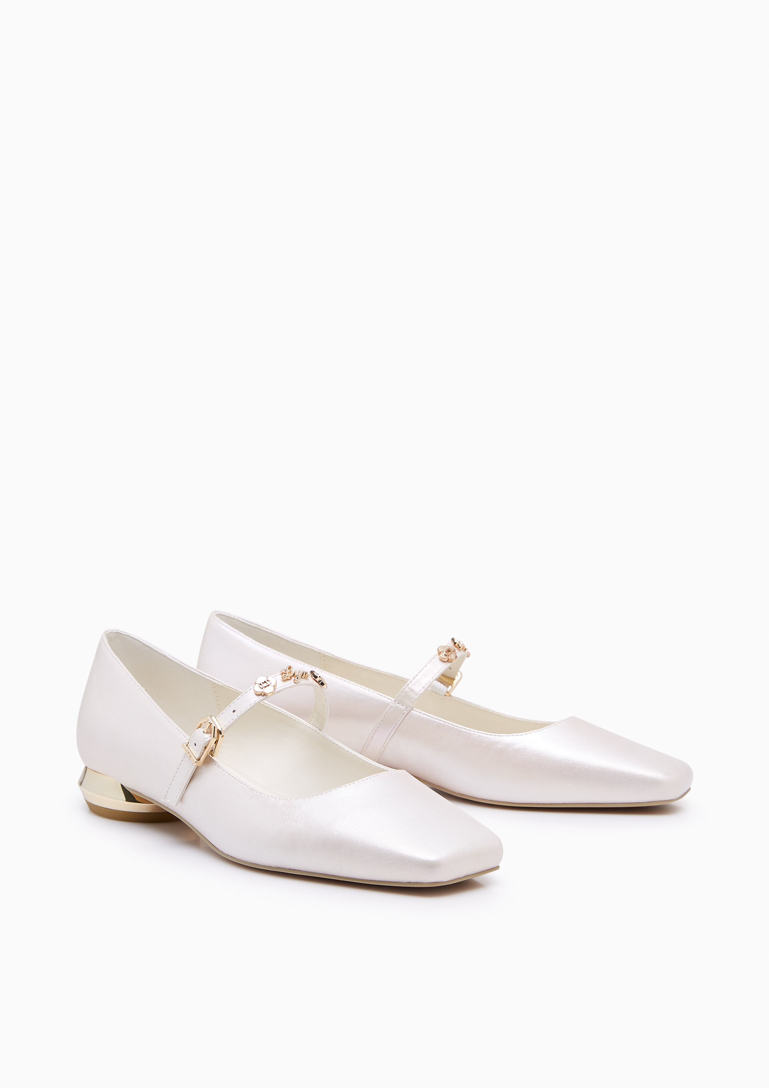 Akira Mary Janes Ivory